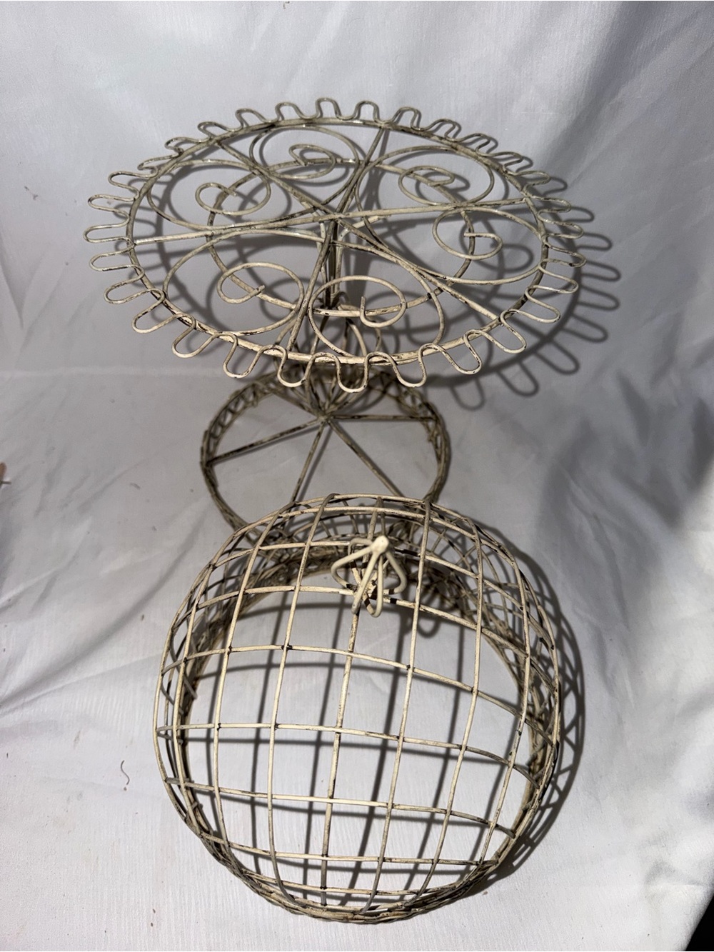 Shabby Chic Wire Cloche Pedestal Display Stand – Distressed Cream - Picture 3 of 8